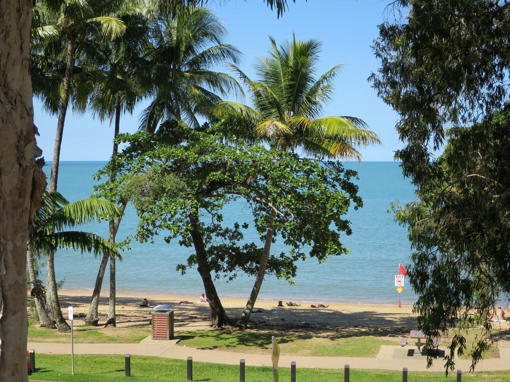 Marlin Waters Beachfront Apartments Palm Cove Eksteriør billede