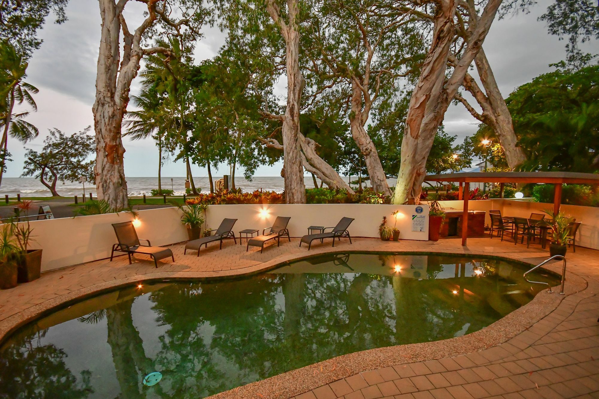 Marlin Waters Beachfront Apartments Palm Cove Eksteriør billede